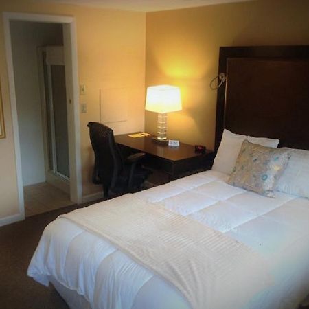 Honesdale Wayne Inn מראה חיצוני תמונה